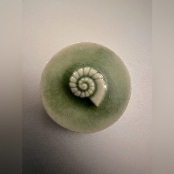 Artisan NAUTILUS SHELL CERAMIC POTTERY HANDMADE TILE AMMONITE Brooch Pin OOAK - Picture 2 of 4